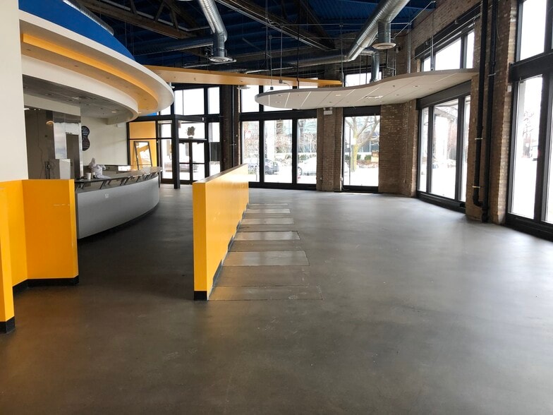 More Photos Of 1504 N Fremont St, Chicago Storefront For Lease