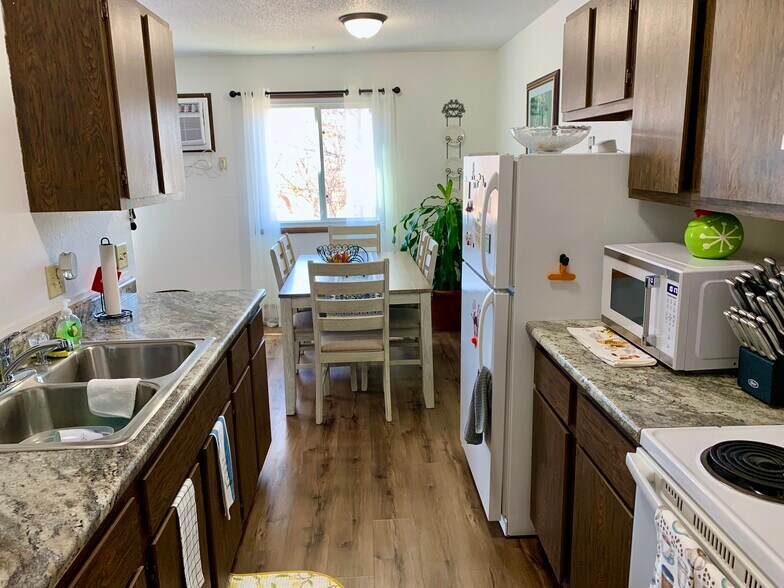 More Photos Of 110-116 Baldwin St, Granite Falls Apartments For Sale