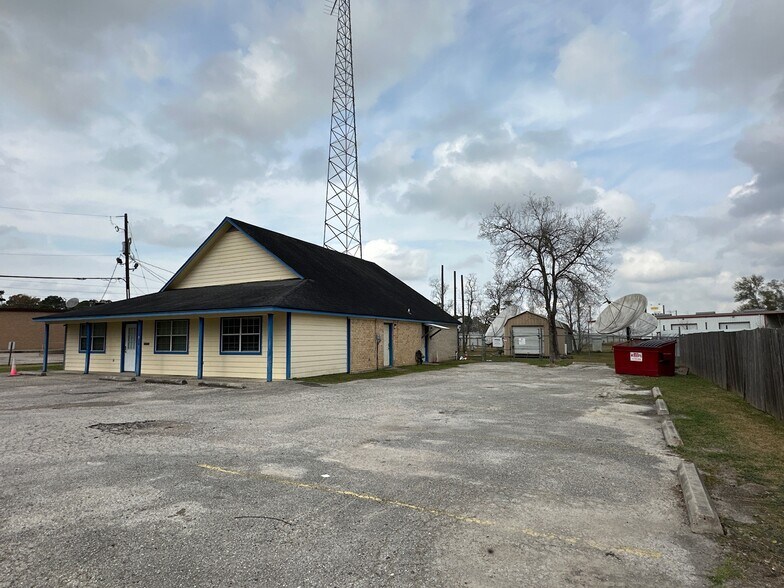 More Photos Of 22787 Antique Ln, New Caney Office For Sale