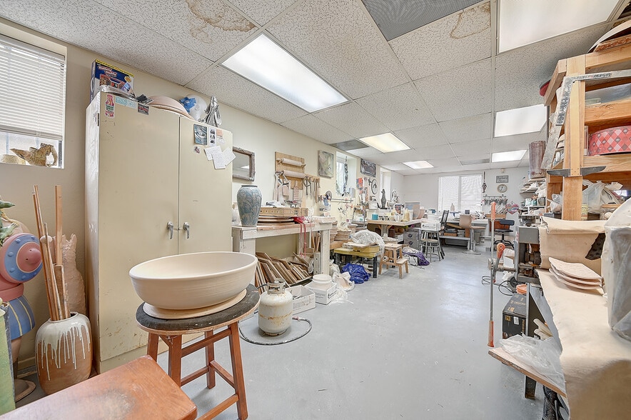 More Photos Of 2715 E 56th St, Long Beach Office For Sale