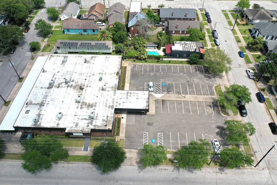 More Photos Of 3828 Avenue N, Galveston Hospital For Lease