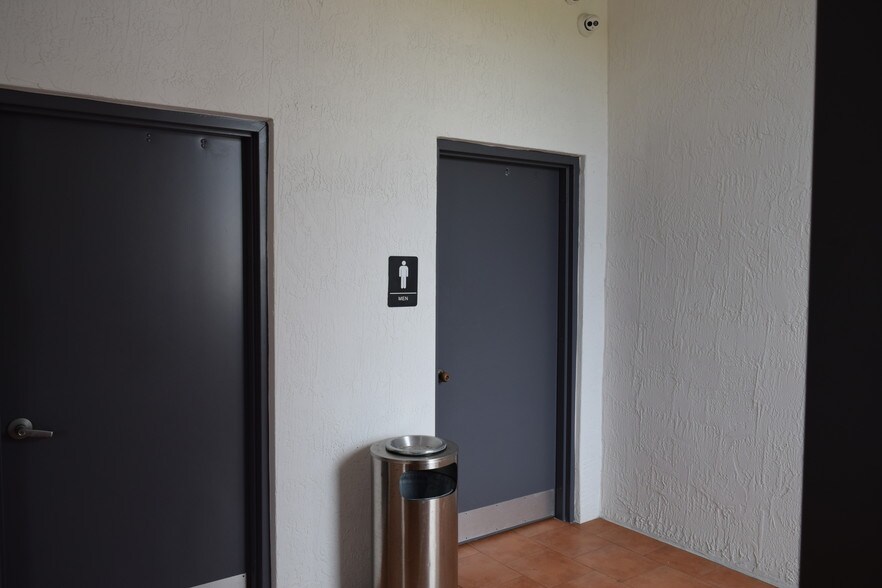 More Photos Of 7374 SW 93rd Ave, Miami Office For Sale