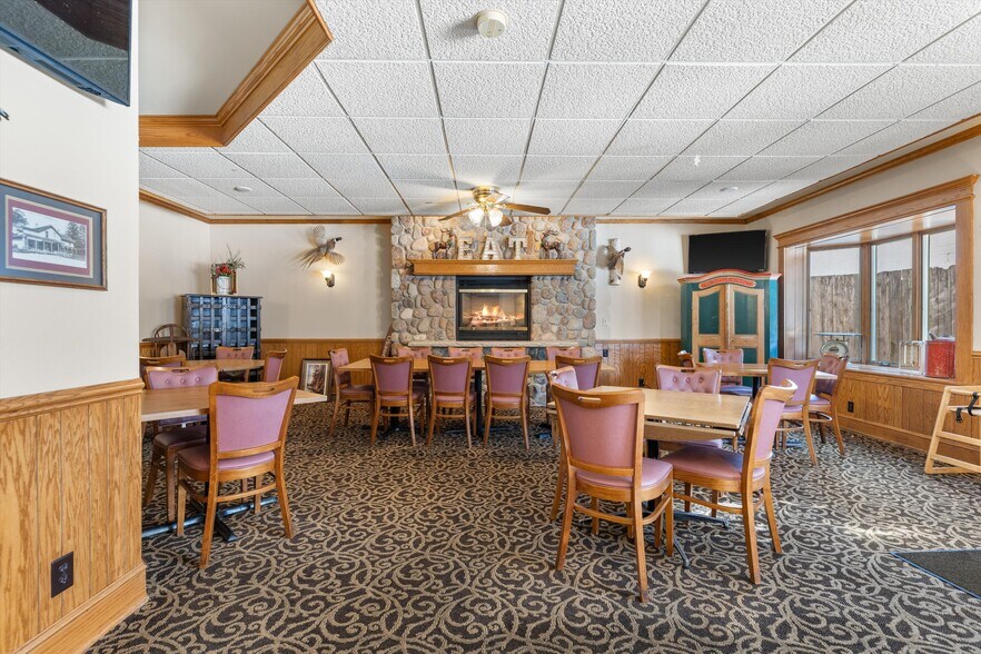 More Photos Of N67W33525 County Road K, Oconomowoc General Retail For Sale