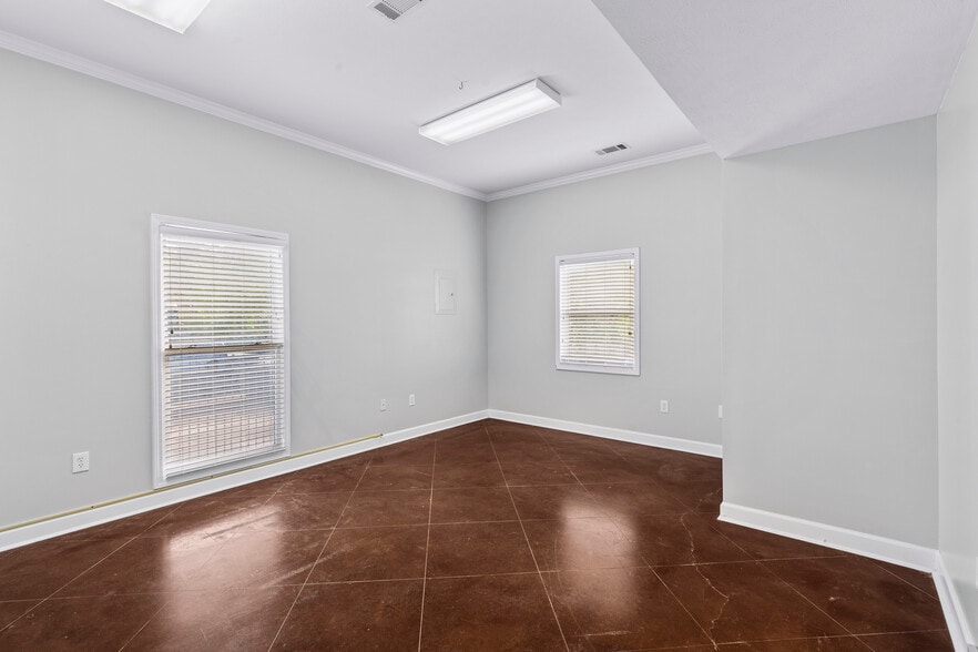 More Photos Of 403-C Towne Center Blvd, Ridgeland Office For Sale
