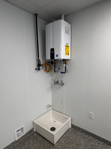 More Photos Of 2714 Bomar Ave, Dallas Restaurant For Lease