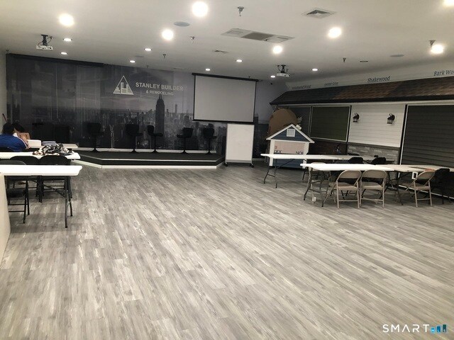 More Photos Of 400 Chapel Rd, South Windsor Light Manufacturing For Sale