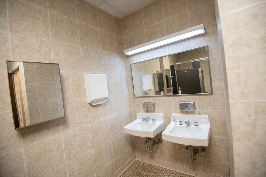 More Photos Of 1330 N Park St, Carrollton Medical For Lease