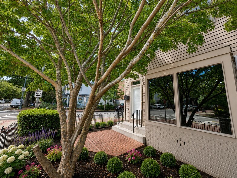 More Photos Of 400 8th St NE, Washington Office Residential For Lease