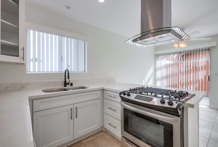 More Photos Of 5571 Reno Cir, Huntington Beach Apartments For Sale