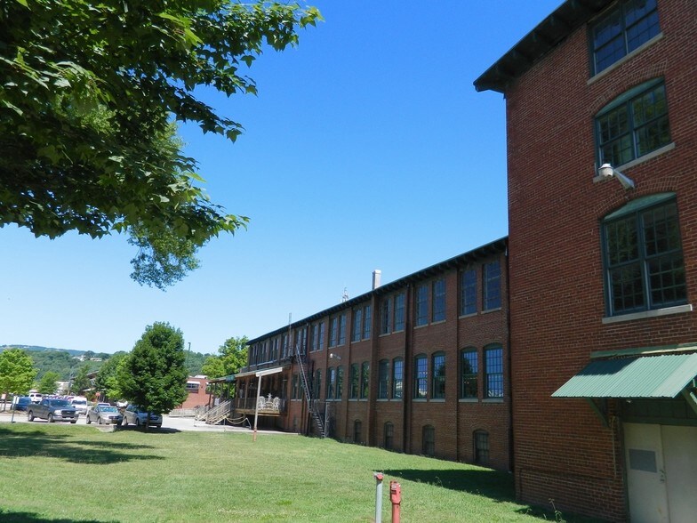 More Photos Of 205 Manufacturers Rd, Chattanooga General Retail For Lease