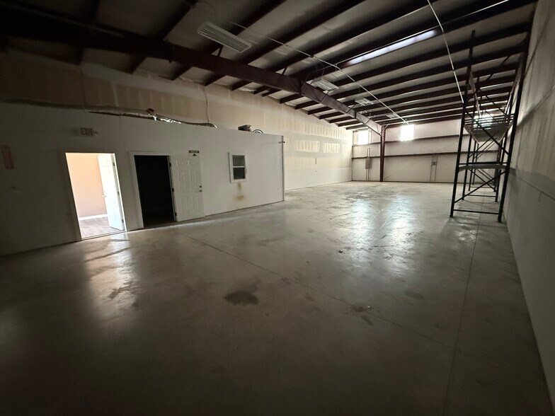 More Photos Of 3943 S Interstate 35, New Braunfels Unknown For Lease