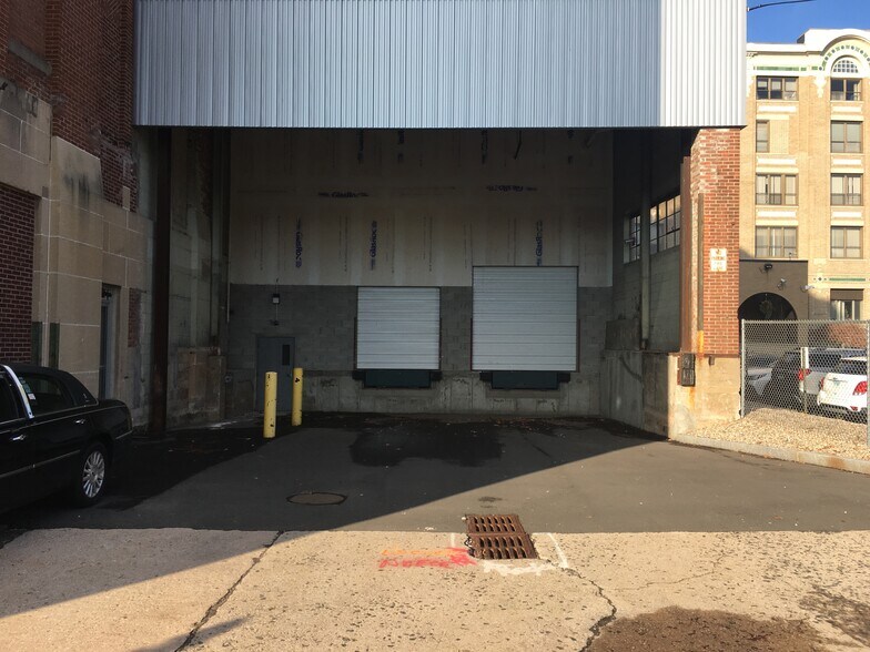 More Photos Of 32 Valley St, Bristol Office For Lease