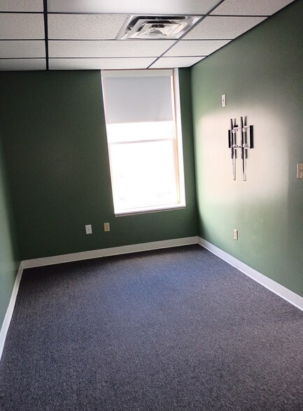 More Photos Of 40 Monument Sq, Urbana Storefront Retail Office For Lease