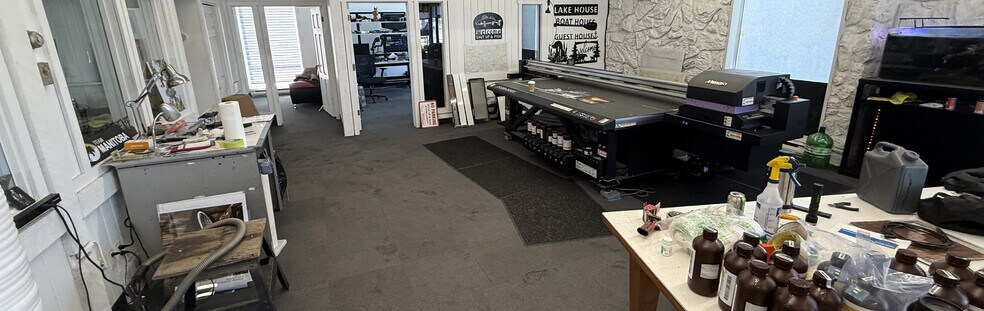 More Photos Of 2954 Day St, Sunnyside Industrial For Lease