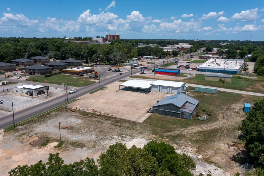 More Photos Of 1210 N 1st Ave, Durant Warehouse For Sale
