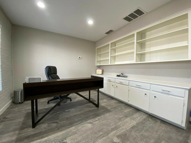 More Photos Of 3728 Southpark Dr, Tyler Medical For Lease