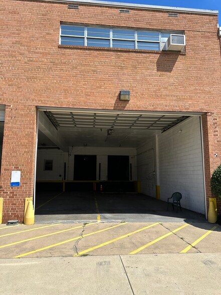 More Photos Of 3000 V St NE, Washington Warehouse For Lease
