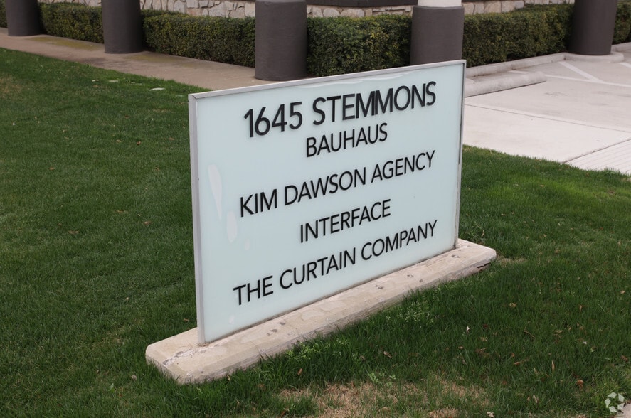More Photos Of 1645 N Stemmons Fwy, Dallas Showroom For Lease