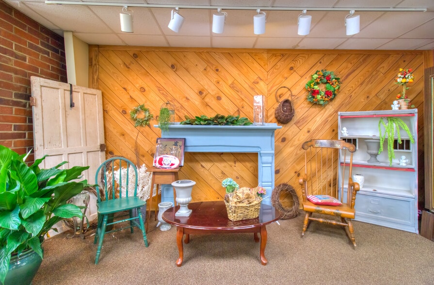 More Photos Of 823 Prince Ave, Athens Freestanding For Sale