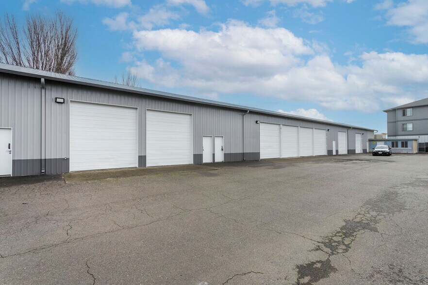 More Photos Of 3790 Silverton Rd NE, Salem Warehouse For Lease