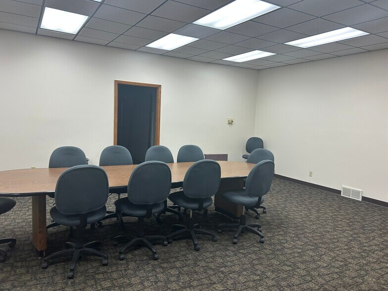 More Photos Of 3340-3350 Main St, Ravenna Light Manufacturing For Sale