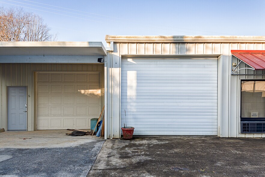 More Photos Of 3105 Industrial Dr, Johnson City Warehouse For Lease