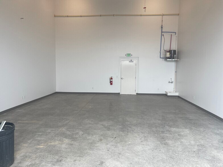 More Photos Of 675 Middle Tennessee Blvd, Murfreesboro Showroom For Lease