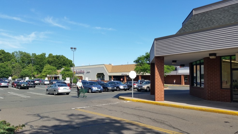 More Photos Of 412 Middle Tpke W, Manchester Unknown For Lease