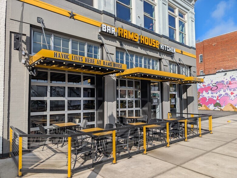 More Photos Of 2035 W Broad St, Richmond Storefront Retail Office For Lease