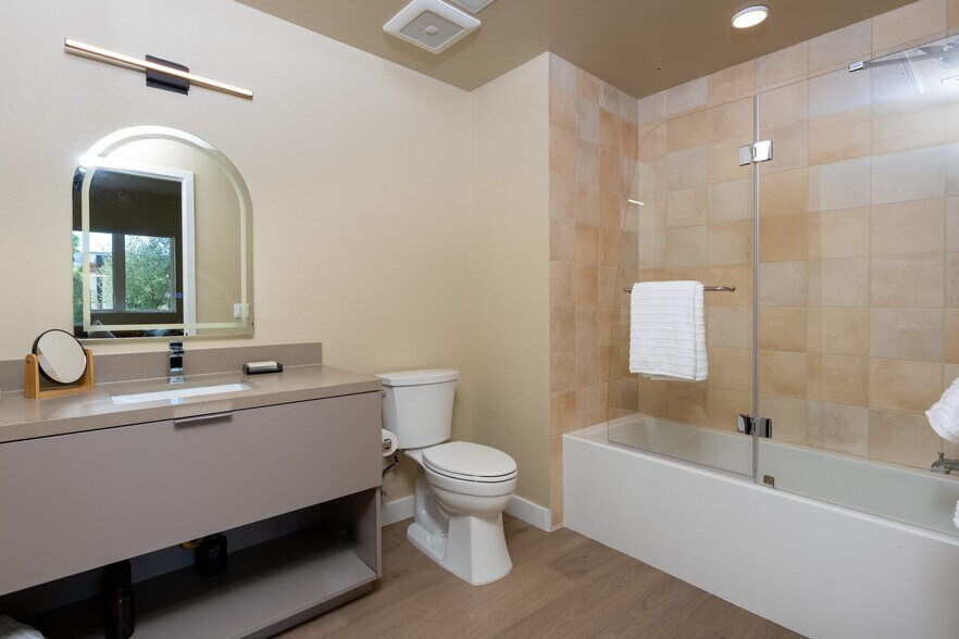 More Photos Of 1511 N Fairfax Ave, Los Angeles Apartments For Lease