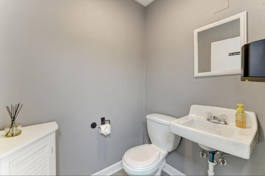 More Photos Of 4260 Westbrook Dr, Aurora Loft Creative Space For Lease