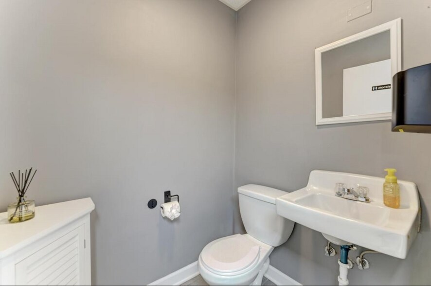 More Photos Of 4260 Westbrook Dr, Aurora Loft Creative Space For Lease