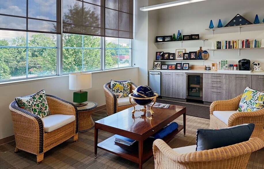 More Photos Of 5547 Veterans Pky, Columbus Coworking Space