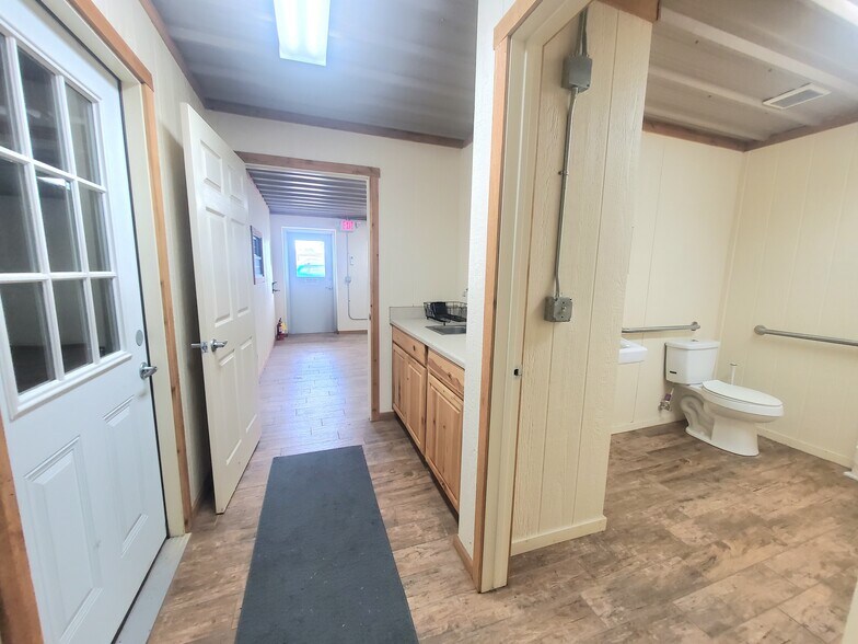 More Photos Of 11130 N Highway 75, Willis Light Distribution For Sale