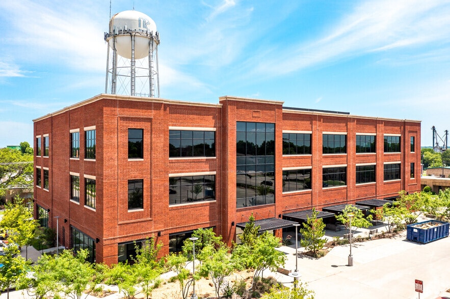 Primary Photo Of 300 E Davis St, McKinney Coworking Space