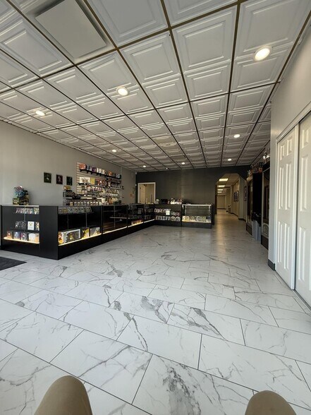 More Photos Of 202-206 E Main St, Patchogue Freestanding For Lease