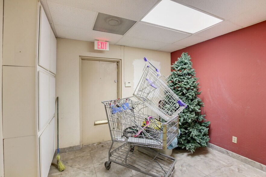More Photos Of 4496 N Black Canyon Fwy, Phoenix Office Residential For Sale