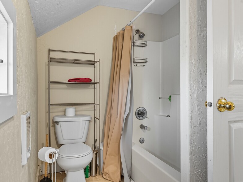 More Photos Of 686 29th St, Astoria Multifamily For Sale