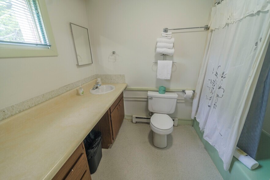 More Photos Of 6 Abroad Rd, West Dover Hotel For Sale