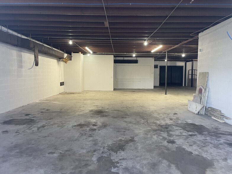 More Photos Of 1417 W Cervantes St, Pensacola Showroom For Lease