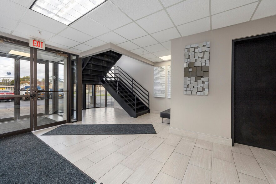 More Photos Of 40 Gardenville Pkwy W, Buffalo Office For Lease