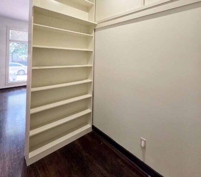 More Photos Of 488 Bartram St, Atlanta Flex For Lease