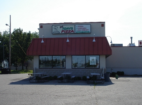 Primary Photo Of 2010 W Saginaw St, Lansing Restaurant For Lease