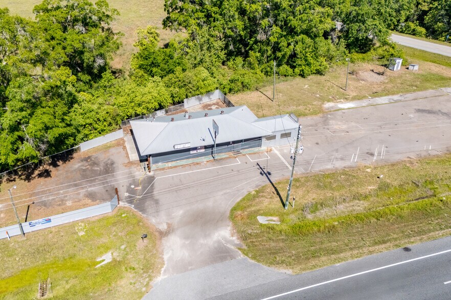 More Photos Of 19510 NE US Hwy 301, Waldo Storefront Retail Office For Sale
