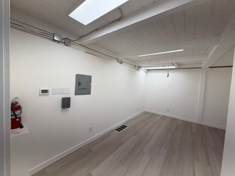 More Photos Of 943 Sir Francis Drake Blvd, Greenbrae Freestanding For Lease