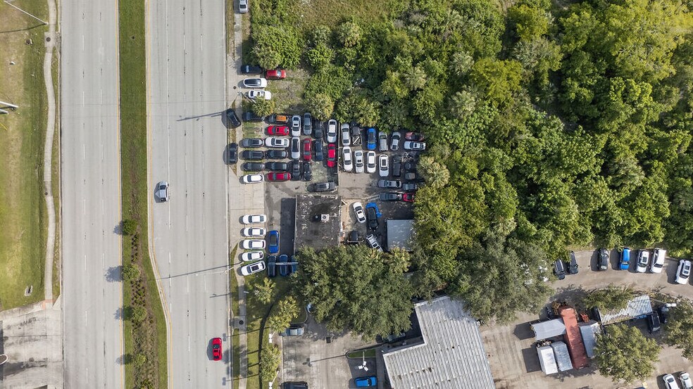 More Photos Of 663 N US Highway 17 92, Longwood Auto Dealership For Lease
