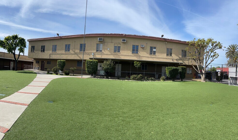 More Photos Of 8755 Woodman Ave, Pacoima Religious Facility For Lease