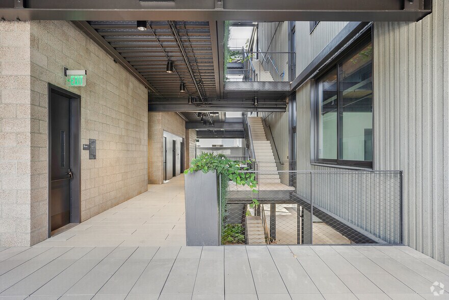 More Photos Of 843 N Spring St, Los Angeles Office For Lease