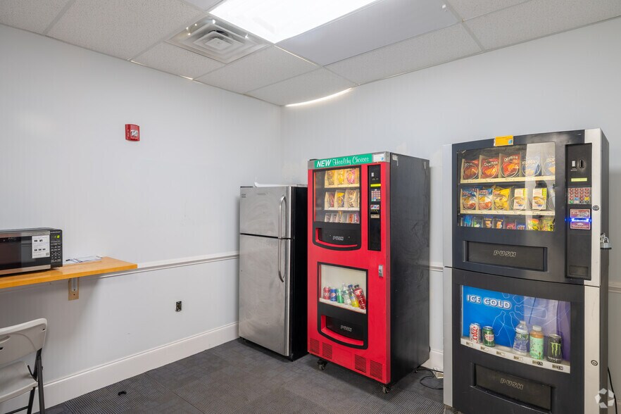 More Photos Of 3525 Quakerbridge Rd, Hamilton Office For Sale