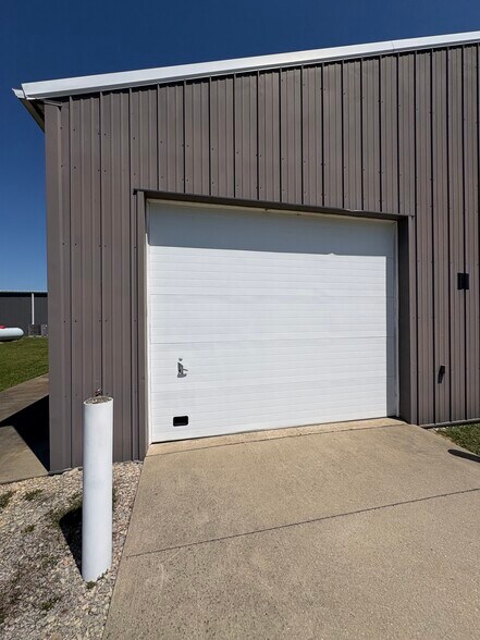 More Photos Of 66850 Executive Dr, Saint Clairsville Warehouse For Lease